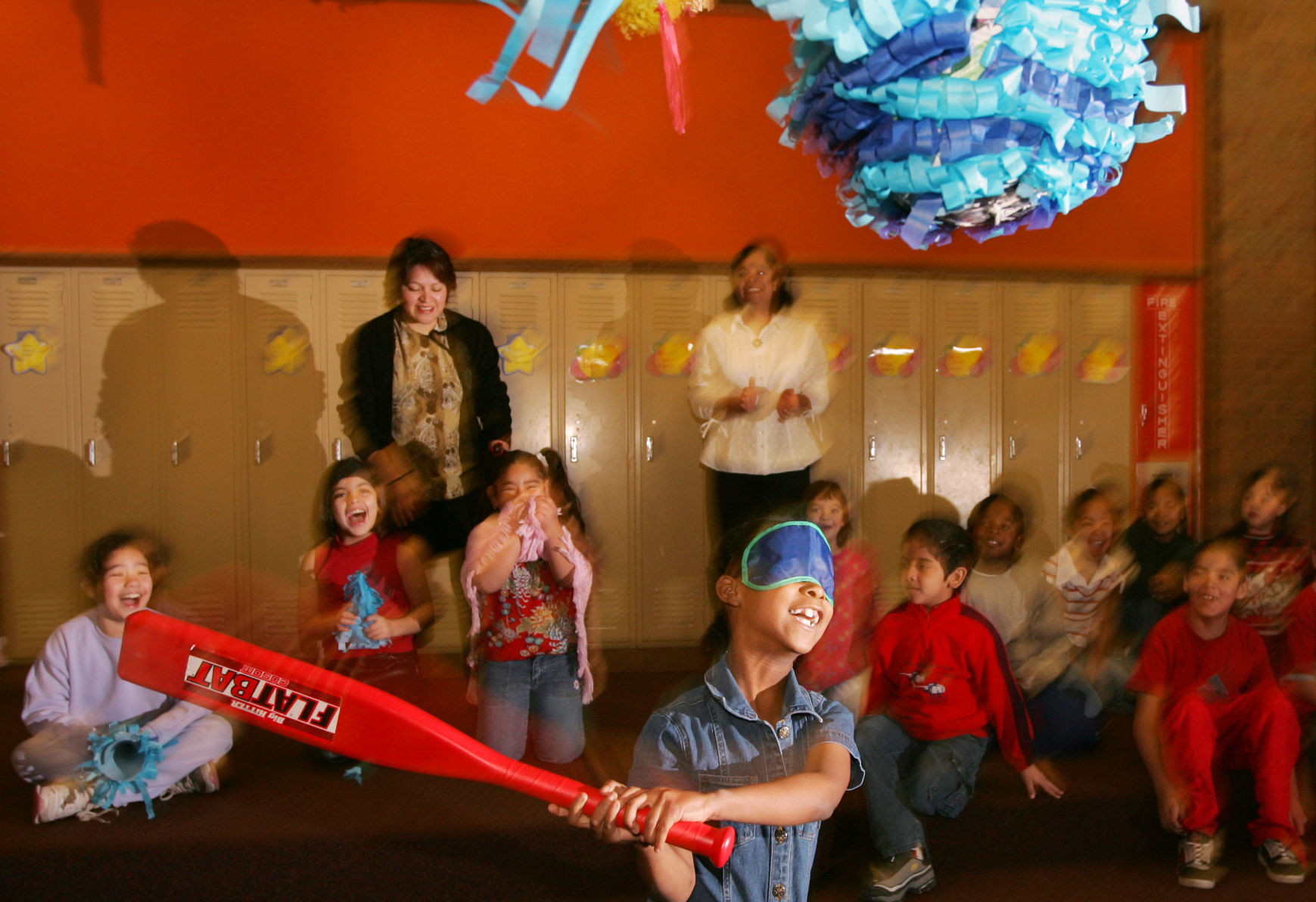 Decorate piñatas